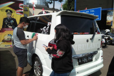 Lawan Arah dan Bunyikan...