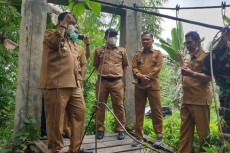Rusak Diterjang Banjir,...
