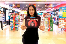 Watsons Kembali Gelar...