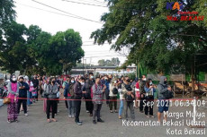 Antrean Penumpang Commuter...