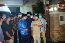Melayat ke Rumah Duka...