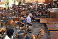 Industri Furnitur Tumbuh...