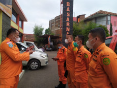 Mendaki Bersama 13 Temannya,...