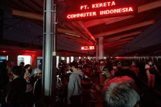 Pohon Tumbang, KRL Commuter...