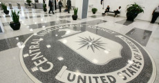 Petugas CIA Menderita...