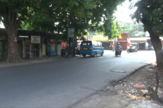 Asyik Nongkrong, Warga...