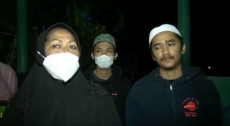 Ibu dan Anak Gadisnya...