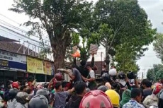 Harga Anjlok, Warga...