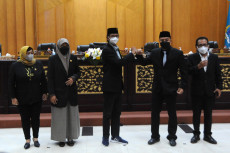 Sah! P-APBD Surabaya...