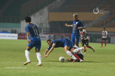 Liga 1: Imbang Kontra...