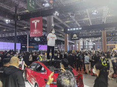 Dendam, Tesla China...