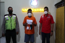Diduga Peras Kades dengan...