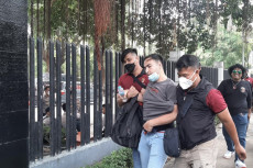 Polisi Bubarkan Unjuk...