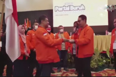Partai Buruh Serahkan...