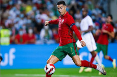Cristiano Ronaldo Lampaui...