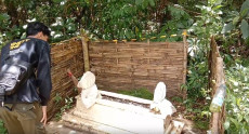 Geger, Makam Misterius...
