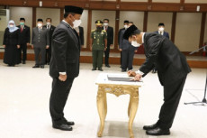 Anies Ganti 2 Wali Kota...