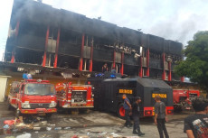 6 Ruko Terbakar Hebat...