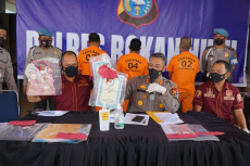 Peras Warga saat Urus...
