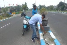 Pencuri Gasak Ratusan...