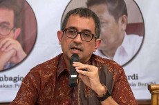 Pengamat Kritisi Proyek...