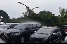 Aneh tapi Nyata, Hujan...