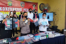 Bongkar Sindikat Penipuan,...