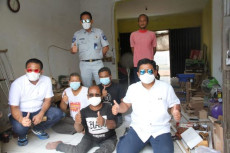 Direktur HK dan Kepala...