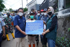 Petrokimia Gresik Salurkan...