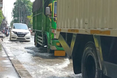 Kali Ancol Meluap, Sebagian...