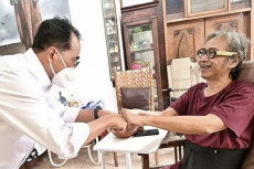 Menjenguk Sahabat Saat...