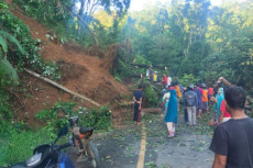 Longsor Terjadi di Wilayah...