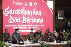 Peringati Hari Pahlawan,...