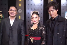 Prilly Latuconsina Tampak...