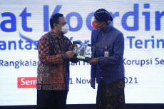 Ganjar Kumpulkan Bupati/Wali...