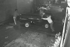 Hitungan Detik, Komplotan...