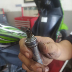 Tips Merawat Busi Motor...