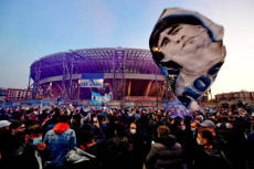 Stadion Napoli Dilengkapi...