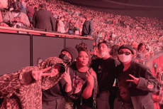 BTS Kepergok Asyik Nonton...