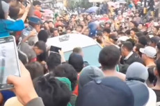 Terhadang Palang Kereta,...