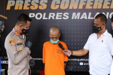 Tak Mau Diajak Pindah,...