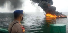 Kapal Kayu Pengangkut...