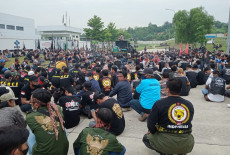 Ribuan Orang dari 2...