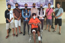 Pukul Anak Tiri yang...