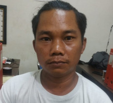 Marah Anaknya Ditilang,...