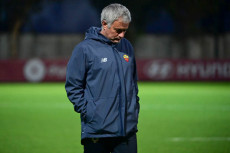 Problem Mourinho Jelang...