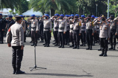 Seribu Lebih Personel...