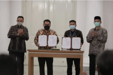 Disaksikan Anies, BUMD...