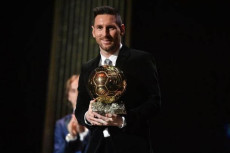 Lionel Messi Raih Ballon...