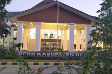 DPRD Sahkan APBD Kabupaten...
